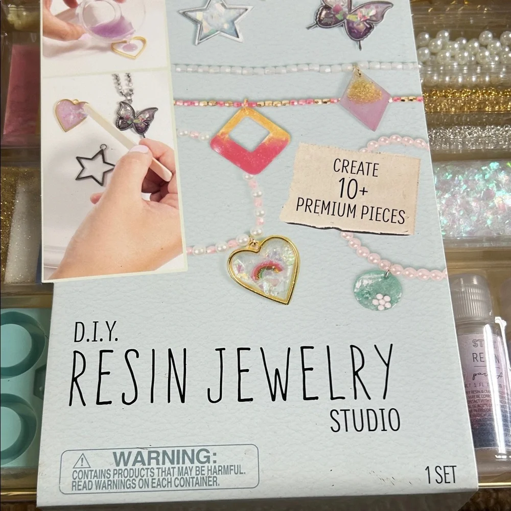 NWT DIY Resin Jewelry Studio Kit